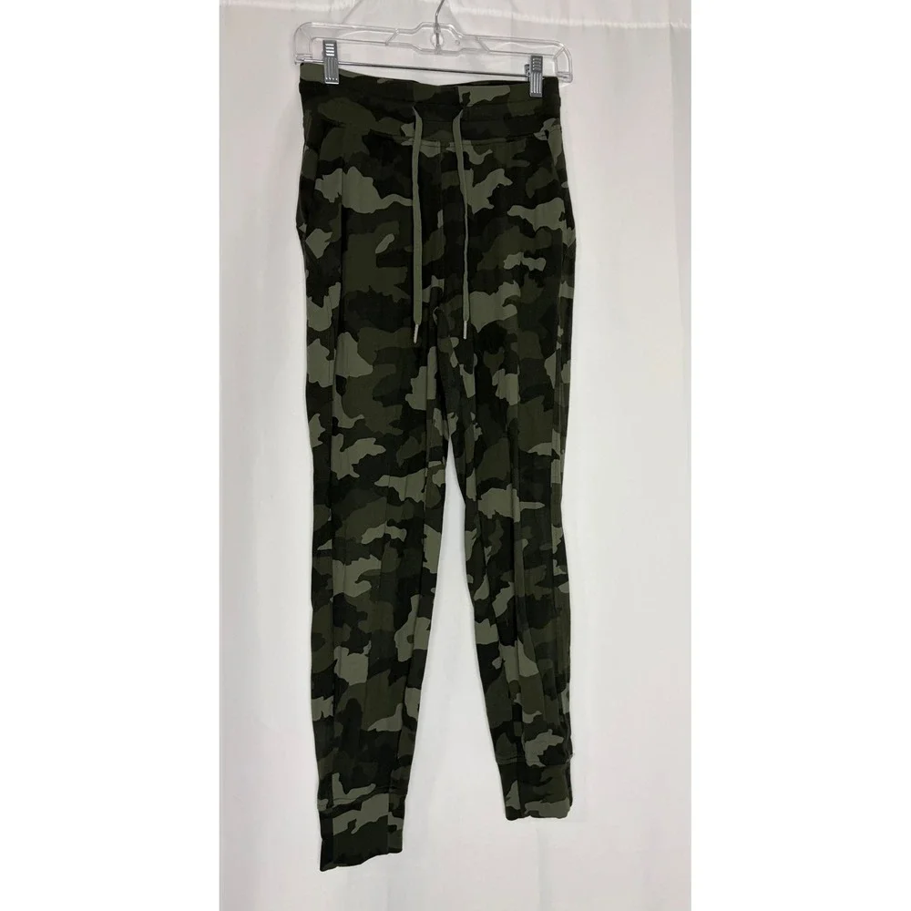 Lululemon Jogger Camo Multi Green Size 4 Athletic Running Workout Athleisure